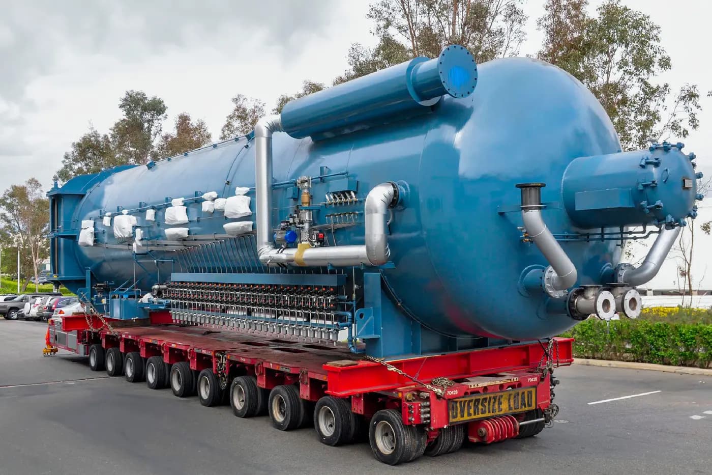 A large ASC pressure vessel on a multi-axle transporter, leaving the Valencia plant